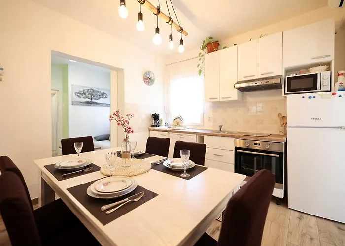 Rustica דירה זאדאר